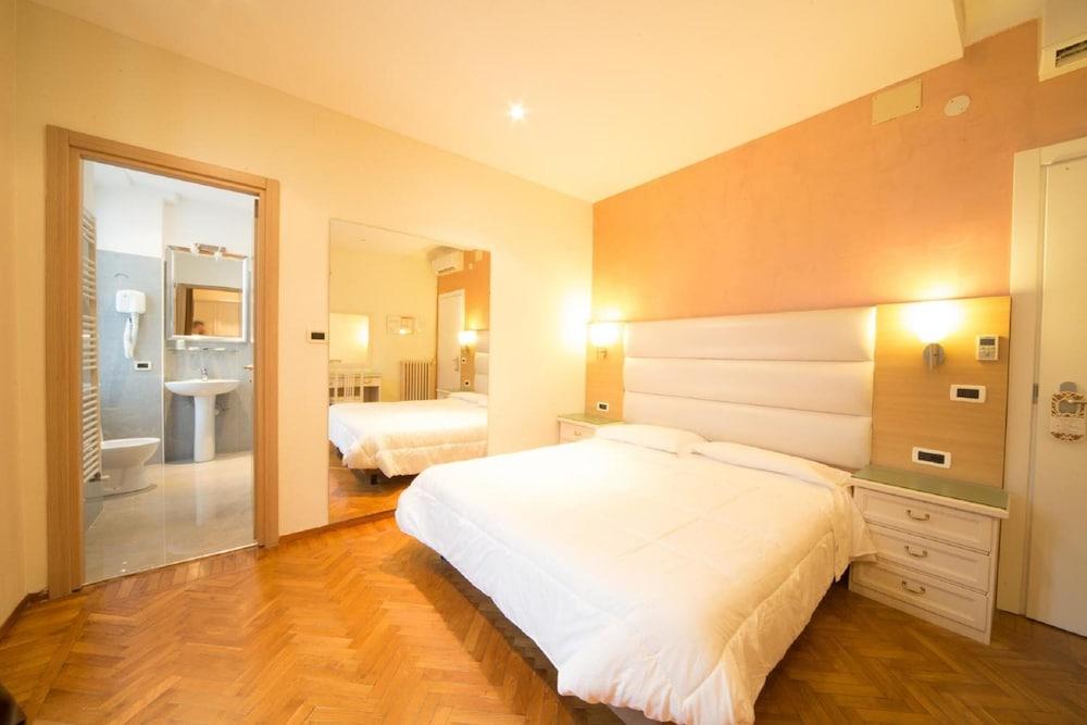 Hotel Globo Suite-Correnti Hotels San Remo Zewnętrze zdjęcie