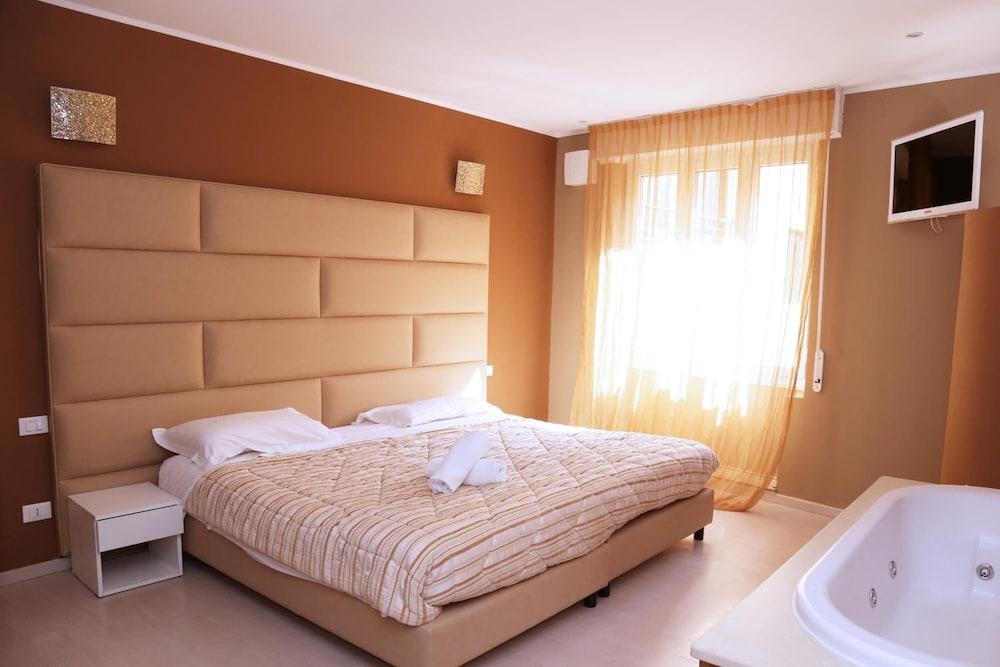 Hotel Globo Suite-Correnti Hotels San Remo Zewnętrze zdjęcie