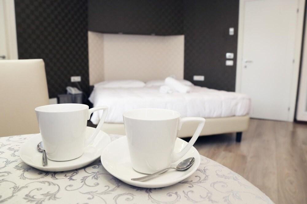 Hotel Globo Suite-Correnti Hotels San Remo Zewnętrze zdjęcie