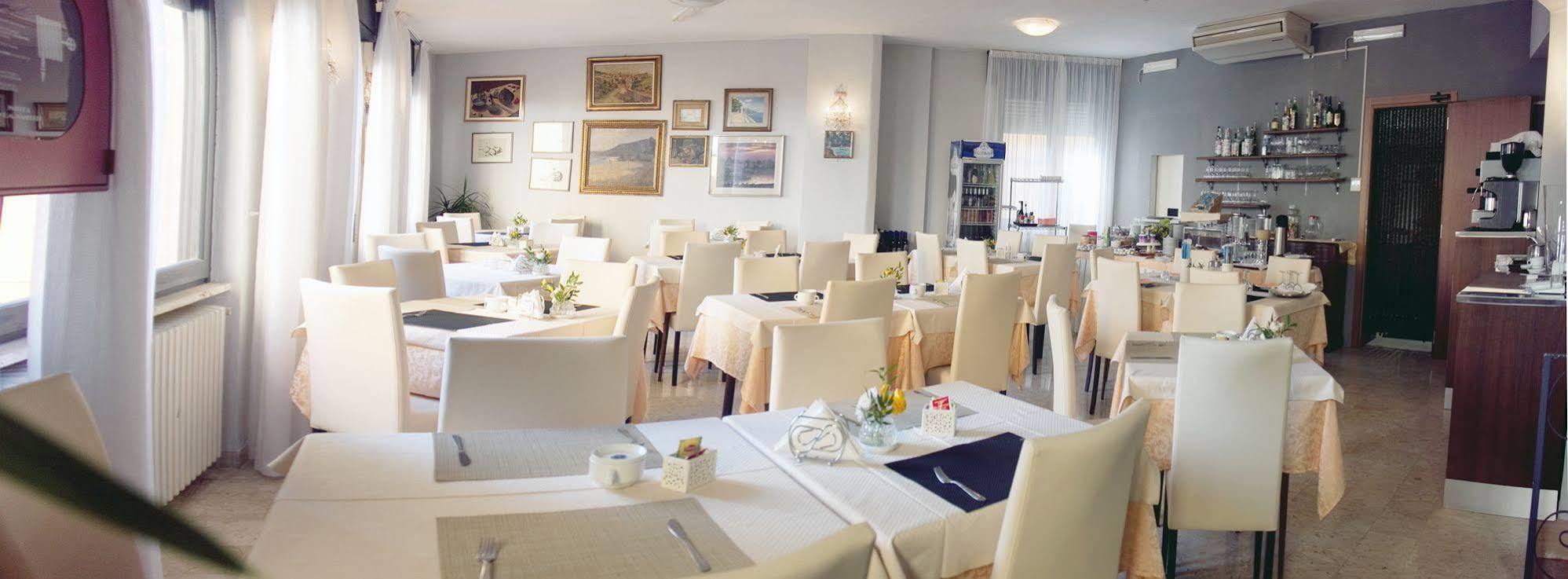 Hotel Globo Suite-Correnti Hotels San Remo Zewnętrze zdjęcie